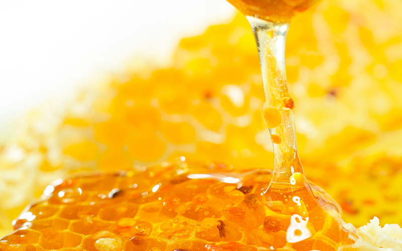 Omezte použití rafinovaného cukru, zamilujte si med, stévii, javorový sirup nebo cukr třtinový